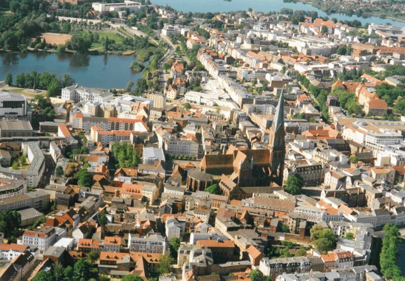 Datei:Schwerin-Luftbild 0342 (2000).jpg