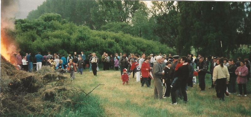 Datei:Lagerfeuer 750.jpg