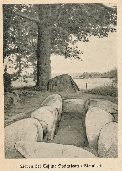 Datei:Hünengräber Liepen ew.jpg