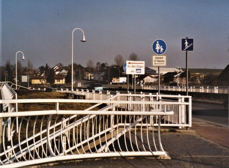 Datei:Wolgast Brücke Insel Abgang.jpg