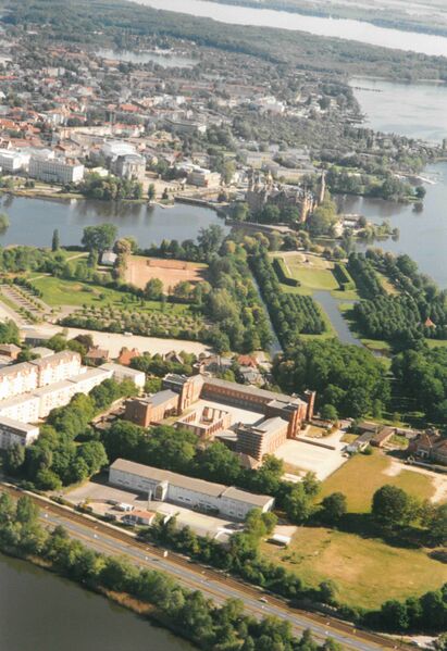 Datei:Schwerin-Luftbild 1062 (2000).jpg