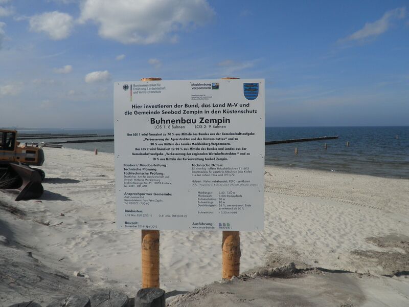 Datei:2015 Buhnenbau Schild.jpg
