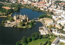 Schwerin-Luftbild 1073 (2000).jpg