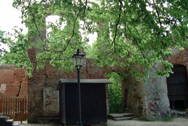 Datei:Burg Stargard-85 (2003).jpg