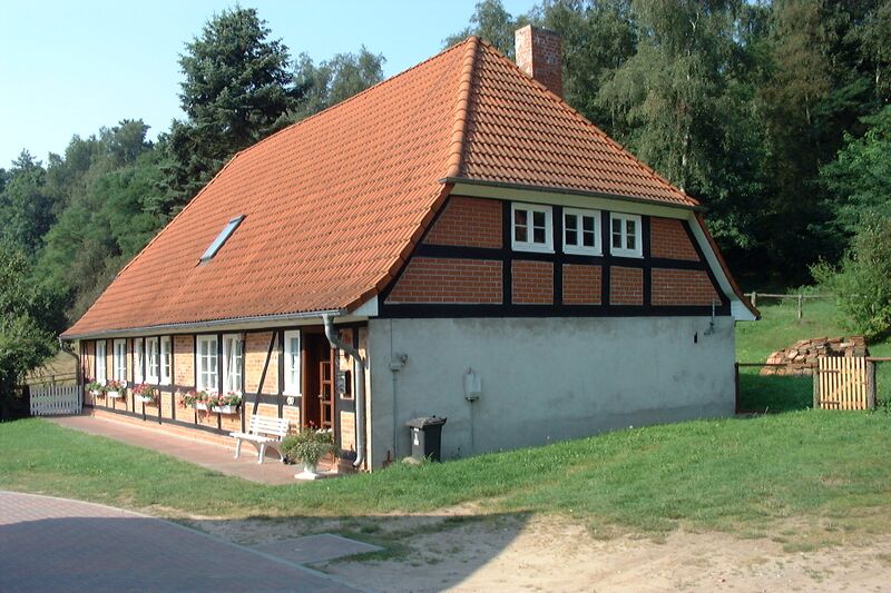 Datei:Kleesten-KA Dobbertin 117 (2002).jpg