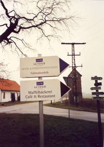 Datei:2004 Gutshof.jpg