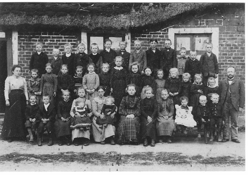 Datei:Gruppenfoto alte Schule.jpg