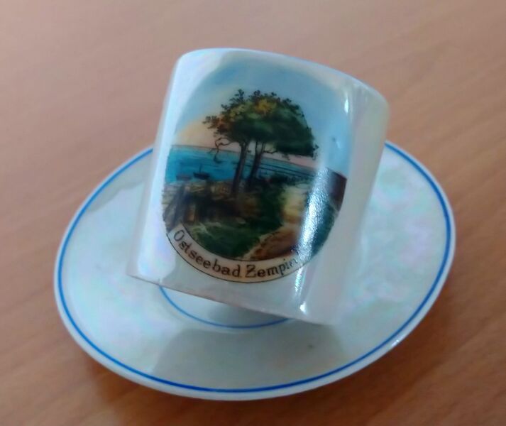 Datei:Zempin Tasse Landschft.jpg
