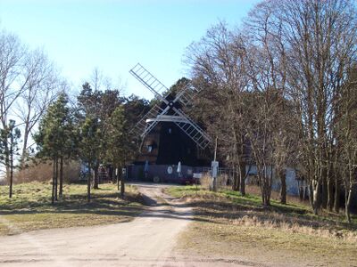 Bis 2015 Gaststätte Zur Windmühle der Familie Hejmann; früher die Erdholländermühle des Müllermeisters August Meincke, die zuletzt von Müllermeister Phillip Tunn bewirtschaftet wurde.Foto: Christian Teske