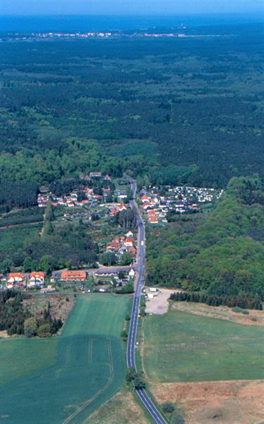 Datei:Blick auf Hinrichshagen von Süden.jpg