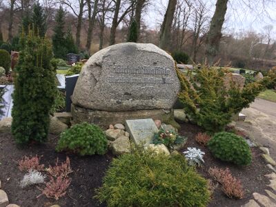 Richard Wossidlos Ehrengrabstätte auf dem Ribnitzer Friedhof Foto: Wilfried Steinmüller 13. Februar 2019