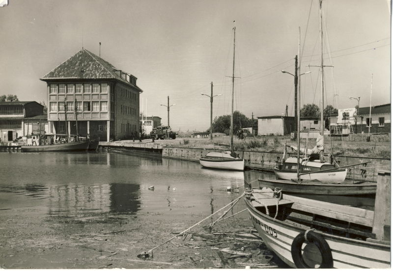 Datei:Hafen am Peenestrom.jpg