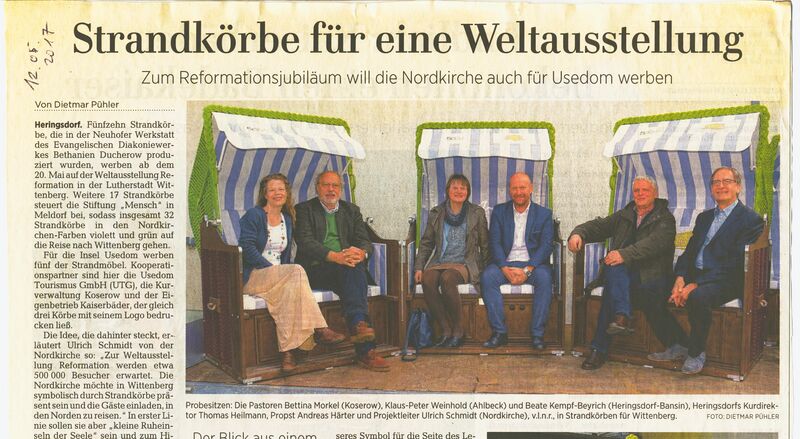Datei:2017 Strandkörbe und Kirche 1.jpg