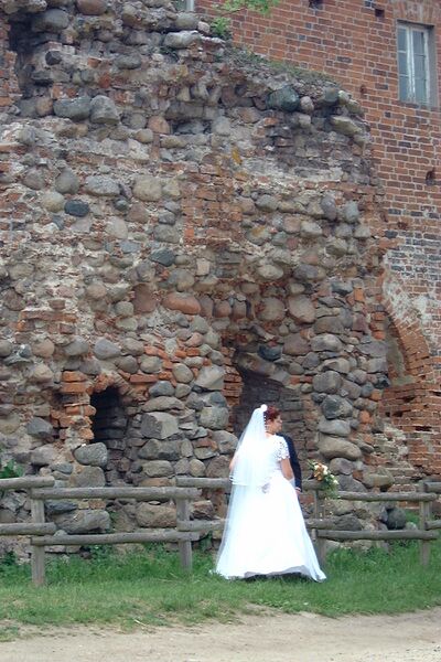 Datei:Burg Stargard-89 (2003).jpg