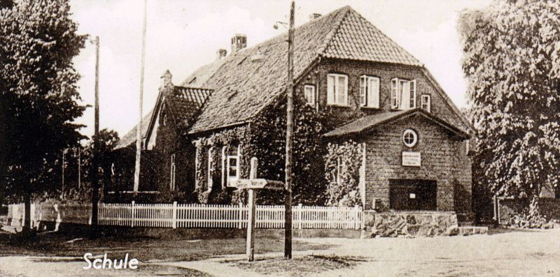Datei:Zweedorf Schule.jpg