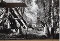 Eickelberg Glockenstuhl im Hintergrund das Pfarrhaus 1936