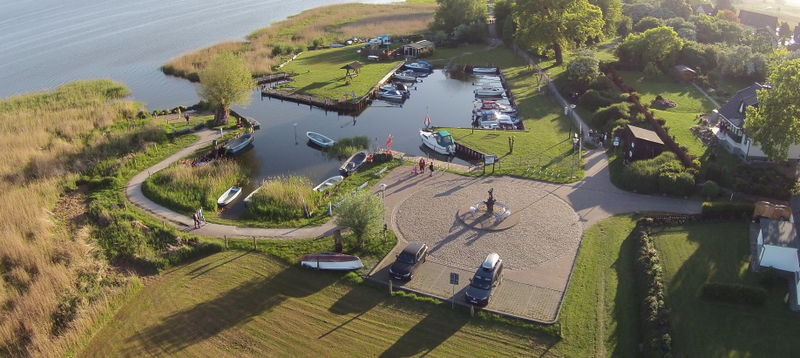 Datei:03 Hafen Boote ganz.jpg
