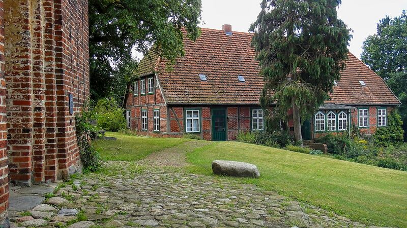 Datei:Fotopa Mühlen Eichsen k Pfarrhaus.jpg
