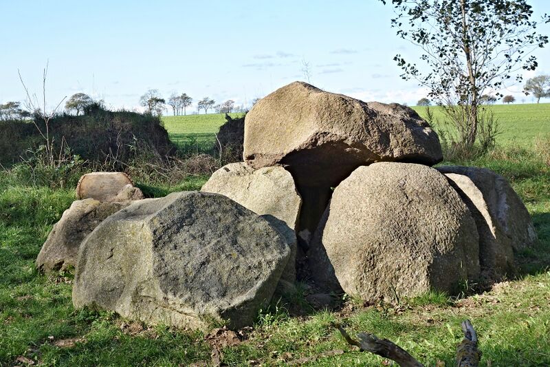 Datei:Hünengräber Mechelsdorf 3 1.jpg