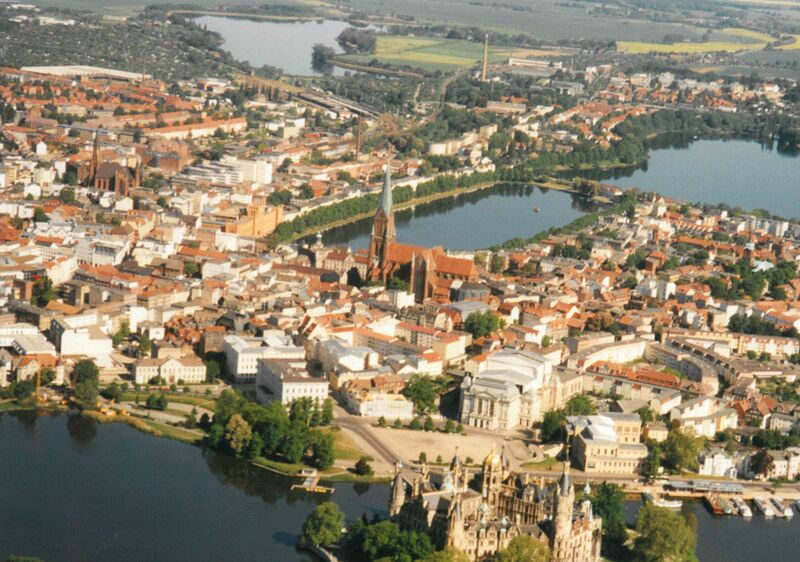 Datei:Schwerin-Luftbild 1123 (2000).jpg