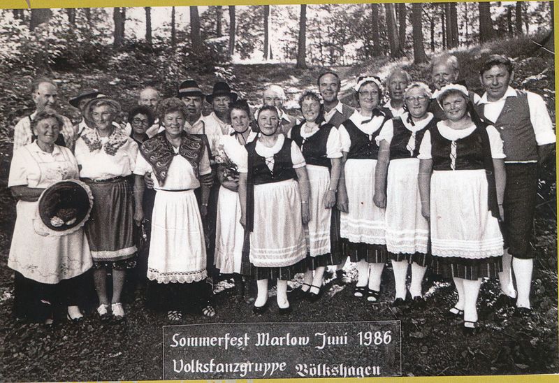 Datei:Völkshagen Tanzgruppe Sommerfest Marlow 1986.jpg