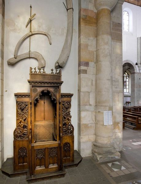 Datei:Walknochen Marien Köln.jpg