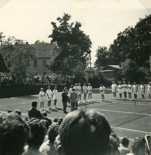 Datei:Zinnowitz-Tennis 1955-von Olaf Carnin-3.jpg