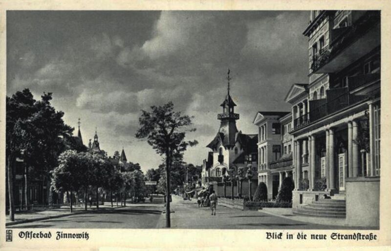 Datei:Zinnowitz AK004 Neue Strandstraße 1940.jpg