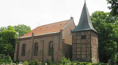 Granzin..Dorfkirche.jpg