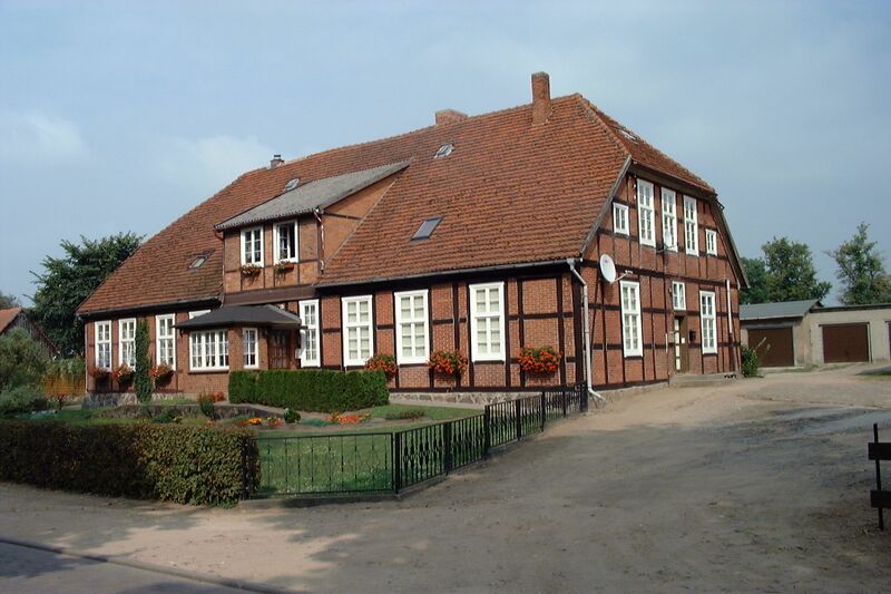 Datei:Dobbertin-Dorf 425 (2002).jpg