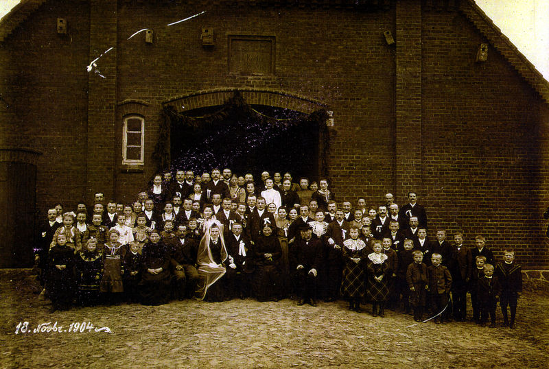 Datei:Hufe 8. Bauernhochzeit.jpg