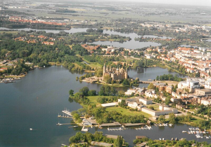 Datei:Schwerin-Luftbild 0333 (2000).jpg