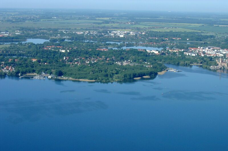 Datei:Schwerin-Luftbild 2141 (2000).jpg