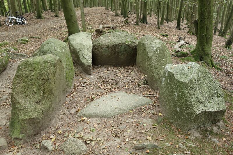 Datei:Hünengräber Hagen-Stubnitz 1 3.jpg