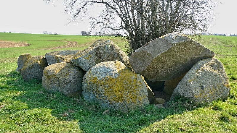 Datei:Hünengräber Mechelsdorf 2 1.jpg