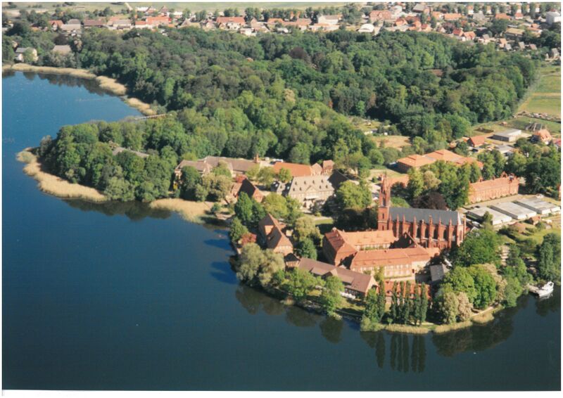 Datei:Dobbertin-Luftbild 222 (2000).jpg