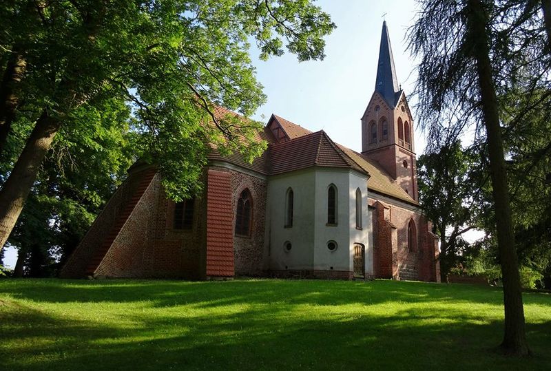 Datei:Kirche Krummin.jpg