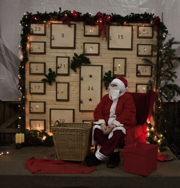 Datei:Friedrichsruhe 1. Scheunenweihnachsmarkt.jpg