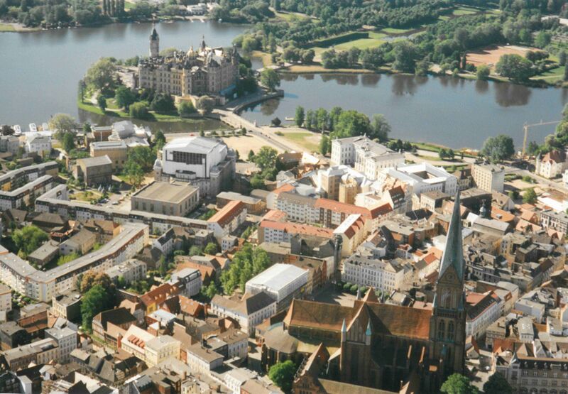 Datei:Schwerin-Luftbild 0352 (2000).jpg