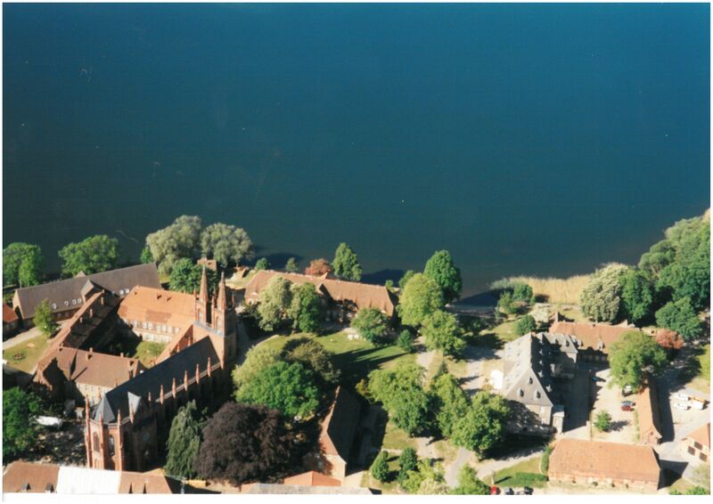 Datei:Dobbertin-Luftbild 251 (2000).jpg