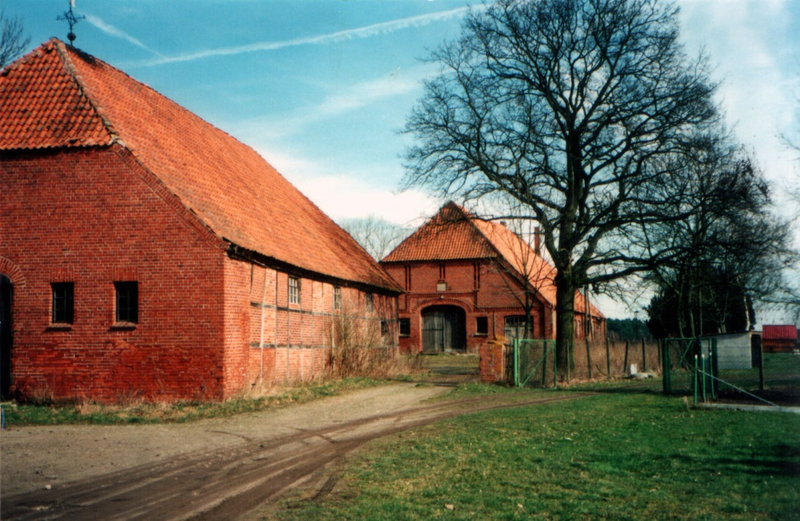 Datei:Niendorf-bNE-Gehöft-Hufe-10-1999.png