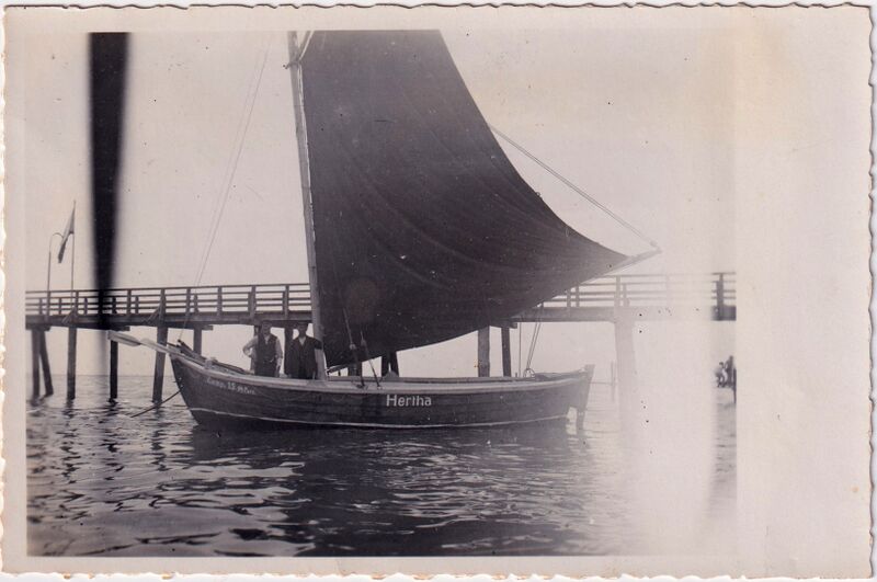 Datei:Zempin-Foto-Seebrücke mit Boot Hertha-1936.jpg