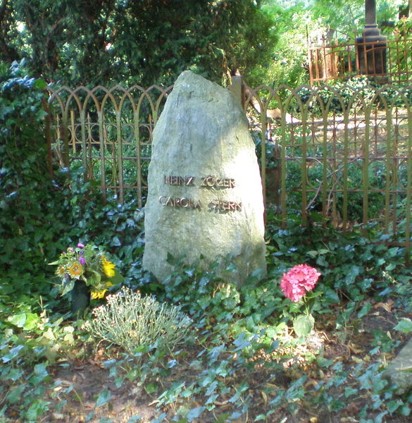 Datei:Benz Friedhof C Stern.jpg