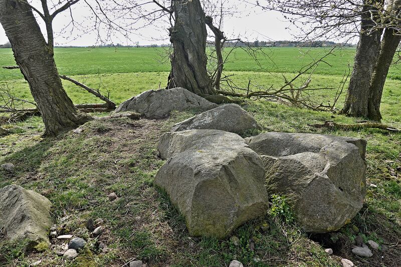 Datei:Hünengräber Groß Zastrow 5 4.jpg