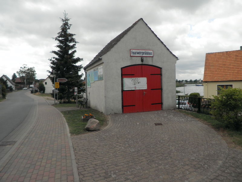 Datei:Neppermin Feuerwehrgebäude.jpg