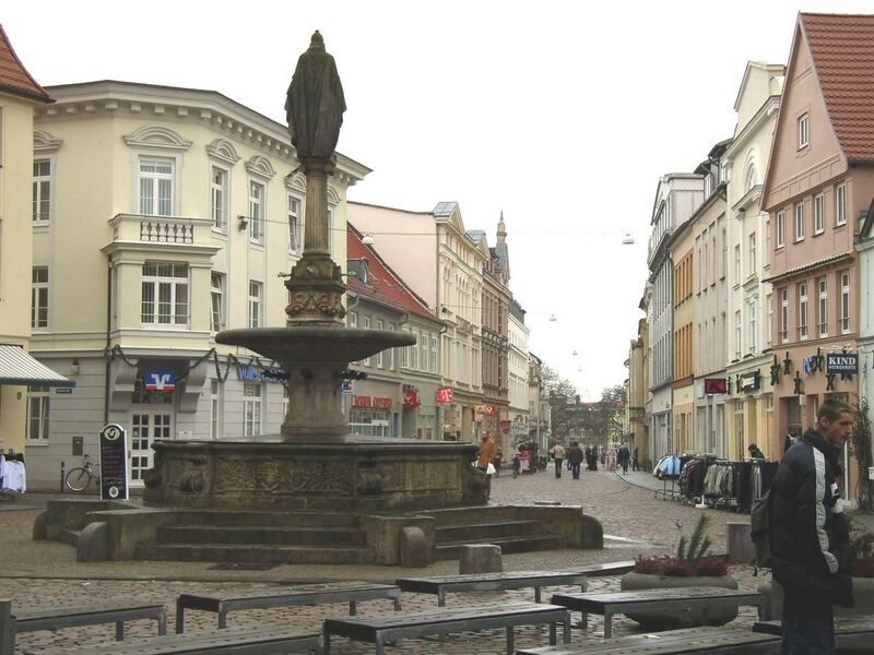 Datei:Borwin Brunnen Pferdemarkt.jpg