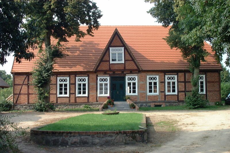 Datei:Dobbertin-Dorf 411 (2002).jpg